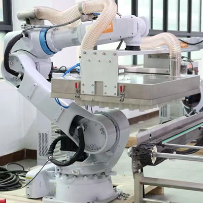 ذراع روبوتية لإزالة الغطاء